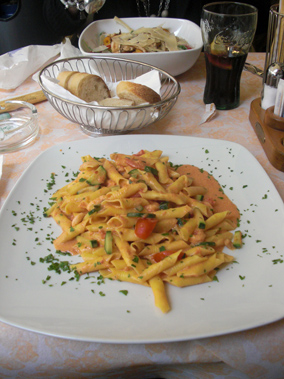 gardameer_eten_pasta_penne